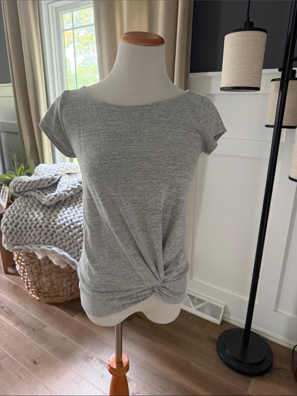 LOFT Heather Gray Twist-Front Short Sleeve Tee 🎉